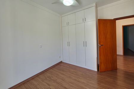 Casa de condomínio para alugar com 220m², 3 quartos e 2 vagasQuarto Suíte