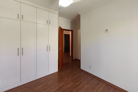 Casa de condomínio para alugar com 220m², 3 quartos e 2 vagasQuarto Suíte