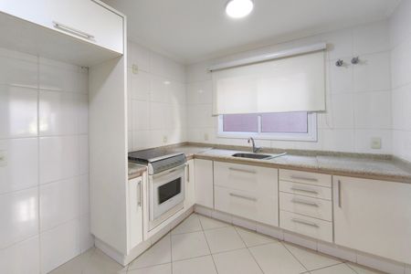 Casa de condomínio para alugar com 220m², 3 quartos e 2 vagasCozinha