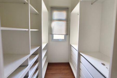 Casa de condomínio para alugar com 220m², 3 quartos e 2 vagasCloset Suíte