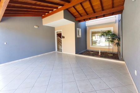 Casa de condomínio para alugar com 220m², 3 quartos e 2 vagasQuintal - Garagem