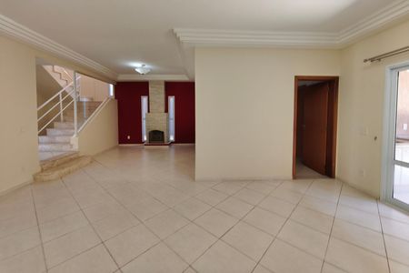 Casa de condomínio para alugar com 220m², 3 quartos e 2 vagasSala