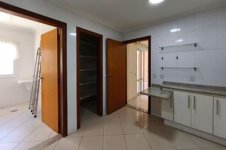 Casa de condomínio para alugar com 220m², 3 quartos e 2 vagasCozinha