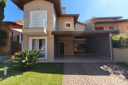 Casa de condomínio para alugar com 220m², 3 quartos e 2 vagasFachada