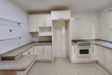 Casa de condomínio para alugar com 220m², 3 quartos e 2 vagasCozinha