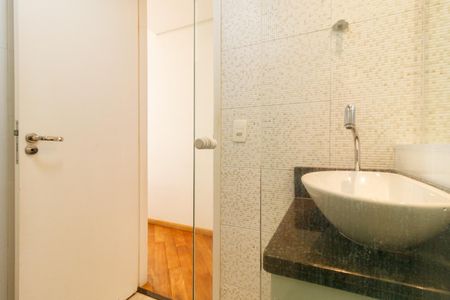 Apartamento à venda com 56m², 2 quartos e 2 vagas Apartamento à venda com 56m², 2 quartos e 2 vagasBanheiro da Suíte