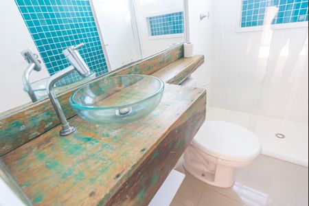 Banheiro  de apartamento para alugar com 2 quartos, 50m² em Parque Sao Vicente, Santo André