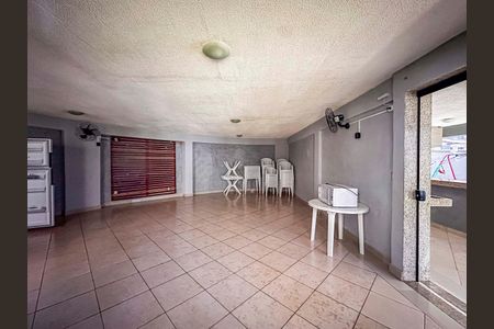 Apartamento para alugar com 50m², 2 quartos e 1 vaga Apartamento para alugar com 50m², 2 quartos e 1 vagaÁrea comum - Salão de festas