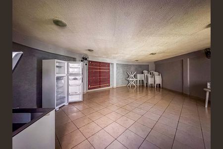 Apartamento para alugar com 50m², 2 quartos e 1 vaga Apartamento para alugar com 50m², 2 quartos e 1 vagaÁrea comum - Salão de festas