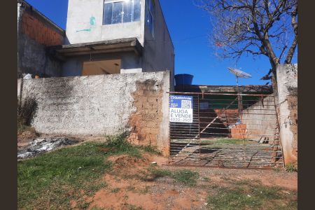 Casa à venda com 50m², 1 quarto e 3 vagas Casa à venda com 50m², 1 quarto e 3 vagasPlaquinha