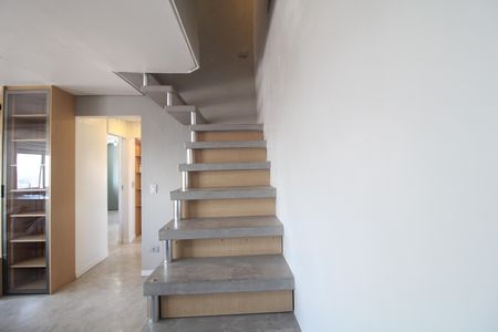 Apartamento para alugar com 117m², 2 quartos e 2 vagasEscada
