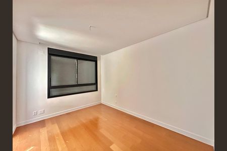 Apartamento à venda com 225m², 4 quartos e 4 vagas