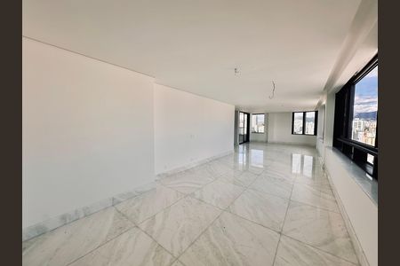 Apartamento à venda com 225m², 4 quartos e 4 vagas