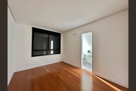Apartamento à venda com 225m², 4 quartos e 4 vagas