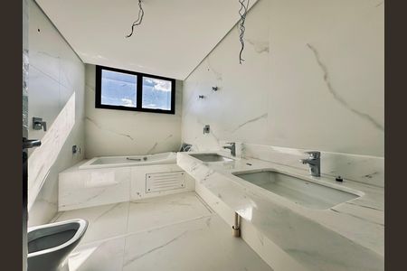 Apartamento à venda com 225m², 4 quartos e 4 vagas