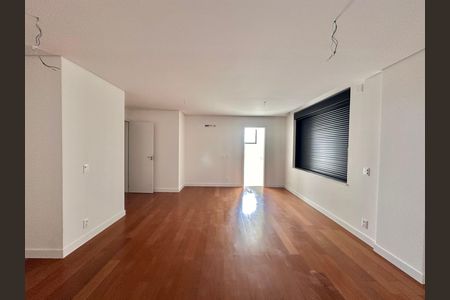 Apartamento à venda com 225m², 4 quartos e 4 vagas