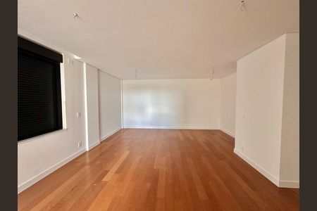 Apartamento à venda com 225m², 4 quartos e 4 vagas