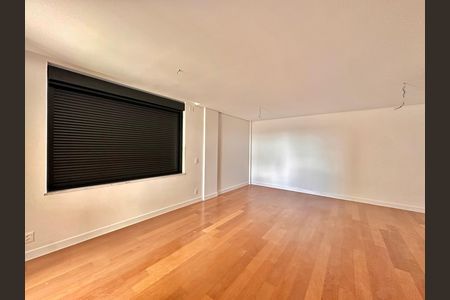 Apartamento à venda com 225m², 4 quartos e 4 vagas