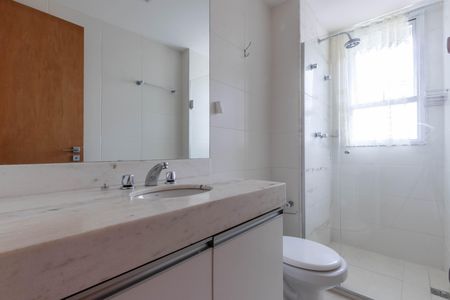 Apartamento à venda com 64m², 2 quartos e 2 vagas Apartamento à venda com 64m², 2 quartos e 2 vagasBanheiro