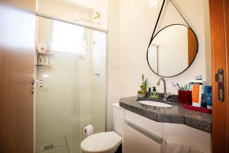 Apartamento à venda com 94m², 2 quartos e 1 vaga Apartamento à venda com 94m², 2 quartos e 1 vagaBanheiro Social