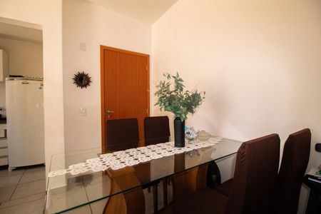 Apartamento à venda com 94m², 2 quartos e 1 vaga Apartamento à venda com 94m², 2 quartos e 1 vagaSala