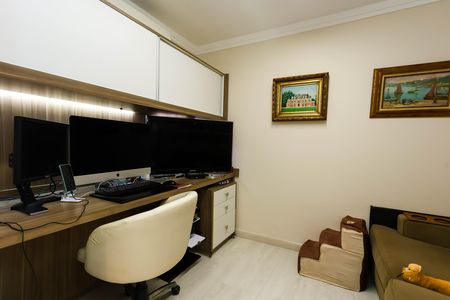 Apartamento à venda com 211m², 3 quartos e 4 vagas Apartamento à venda com 211m², 3 quartos e 4 vagasEscritório