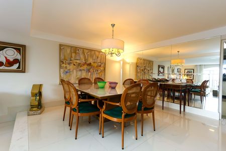 Apartamento à venda com 211m², 3 quartos e 4 vagas Apartamento à venda com 211m², 3 quartos e 4 vagasSala