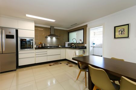 Apartamento à venda com 211m², 3 quartos e 4 vagas Apartamento à venda com 211m², 3 quartos e 4 vagasCozinha