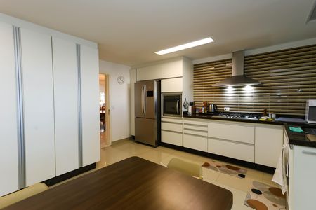 Apartamento à venda com 211m², 3 quartos e 4 vagas Apartamento à venda com 211m², 3 quartos e 4 vagasCozinha