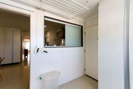 Apartamento à venda com 211m², 3 quartos e 4 vagas Apartamento à venda com 211m², 3 quartos e 4 vagasÁrea de Serviço