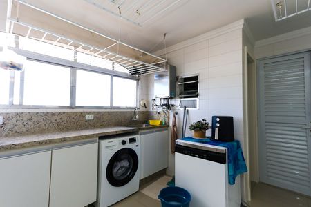 Apartamento à venda com 211m², 3 quartos e 4 vagas Apartamento à venda com 211m², 3 quartos e 4 vagasÁrea de Serviço