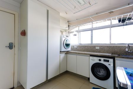 Apartamento à venda com 211m², 3 quartos e 4 vagas Apartamento à venda com 211m², 3 quartos e 4 vagasÁrea de Serviço