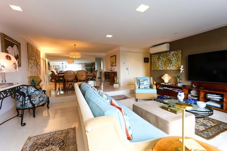 Apartamento à venda com 211m², 3 quartos e 4 vagas Apartamento à venda com 211m², 3 quartos e 4 vagasSala