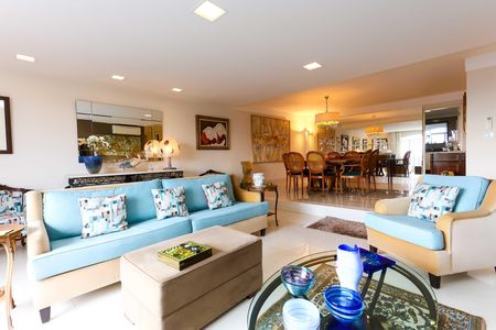 Apartamento à venda com 211m², 3 quartos e 4 vagas Apartamento à venda com 211m², 3 quartos e 4 vagasSala