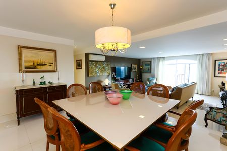 Apartamento à venda com 211m², 3 quartos e 4 vagas Apartamento à venda com 211m², 3 quartos e 4 vagasSala