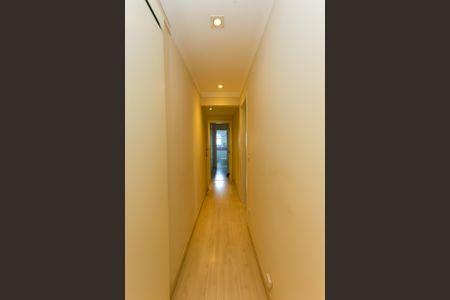 Apartamento à venda com 211m², 3 quartos e 4 vagas Apartamento à venda com 211m², 3 quartos e 4 vagascorredor