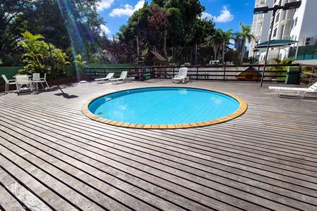 Apartamento à venda com 211m², 3 quartos e 4 vagas Apartamento à venda com 211m², 3 quartos e 4 vagasÁrea comum - Piscina