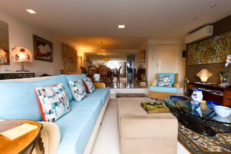 Apartamento à venda com 211m², 3 quartos e 4 vagas Apartamento à venda com 211m², 3 quartos e 4 vagasSala