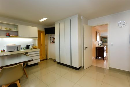 Apartamento à venda com 211m², 3 quartos e 4 vagas Apartamento à venda com 211m², 3 quartos e 4 vagasCozinha