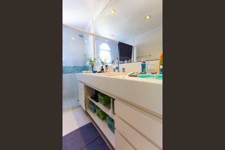 Apartamento à venda com 211m², 3 quartos e 4 vagas Apartamento à venda com 211m², 3 quartos e 4 vagasBanheiro da Suíte 2