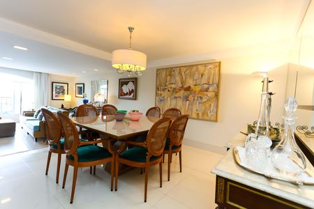 Apartamento à venda com 211m², 3 quartos e 4 vagas Apartamento à venda com 211m², 3 quartos e 4 vagasSala