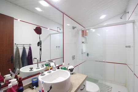 Casa de condomínio à venda com 170m², 3 quartos e 1 vagaBanheiro da suíte
