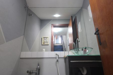 Casa de condomínio à venda com 170m², 3 quartos e 1 vagaLavabo