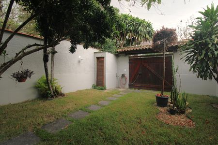 Casa de condomínio à venda com 170m², 3 quartos e 1 vagaGaragem