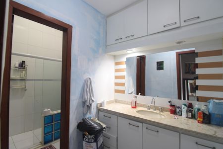 Casa de condomínio à venda com 170m², 3 quartos e 1 vagaBanheiro social