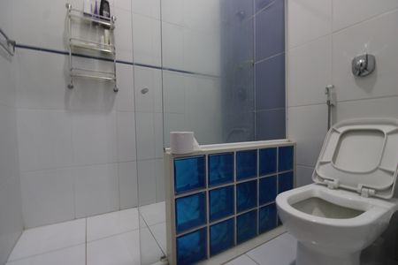 Casa de condomínio à venda com 170m², 3 quartos e 1 vagaBanheiro social