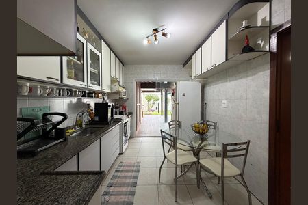 Casa de condomínio à venda com 170m², 3 quartos e 1 vaga Casa de condomínio à venda com 170m², 3 quartos e 1 vagaCozinha