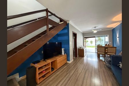 Casa de condomínio à venda com 170m², 3 quartos e 1 vaga Casa de condomínio à venda com 170m², 3 quartos e 1 vagaSala