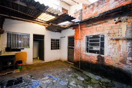 Casa à venda com 250m², 2 quartos e 8 vagasQuintal