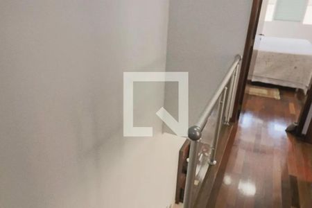 Casa de condomínio para alugar com 210m², 3 quartos e 2 vagasEscadas
